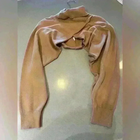 Forever 21 cropped sweater - Picture 1 of 9